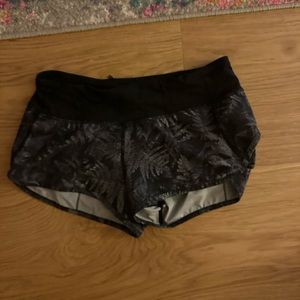lulu lemon speed up shorts size 4